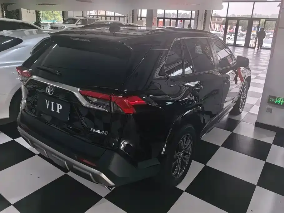 Toyota RAV4 — фото 4
