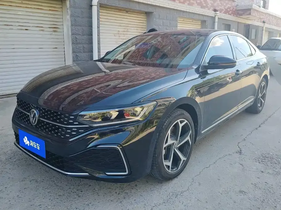 Volkswagen Passat — фото 1