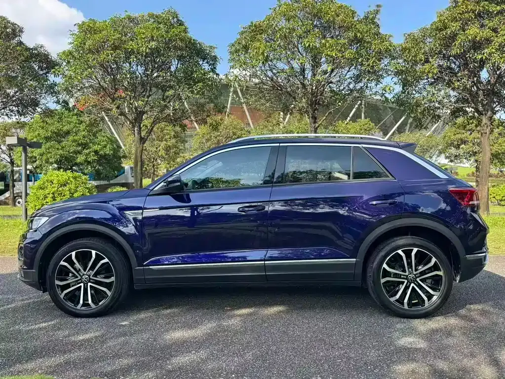 Volkswagen T-Roc — фото 9