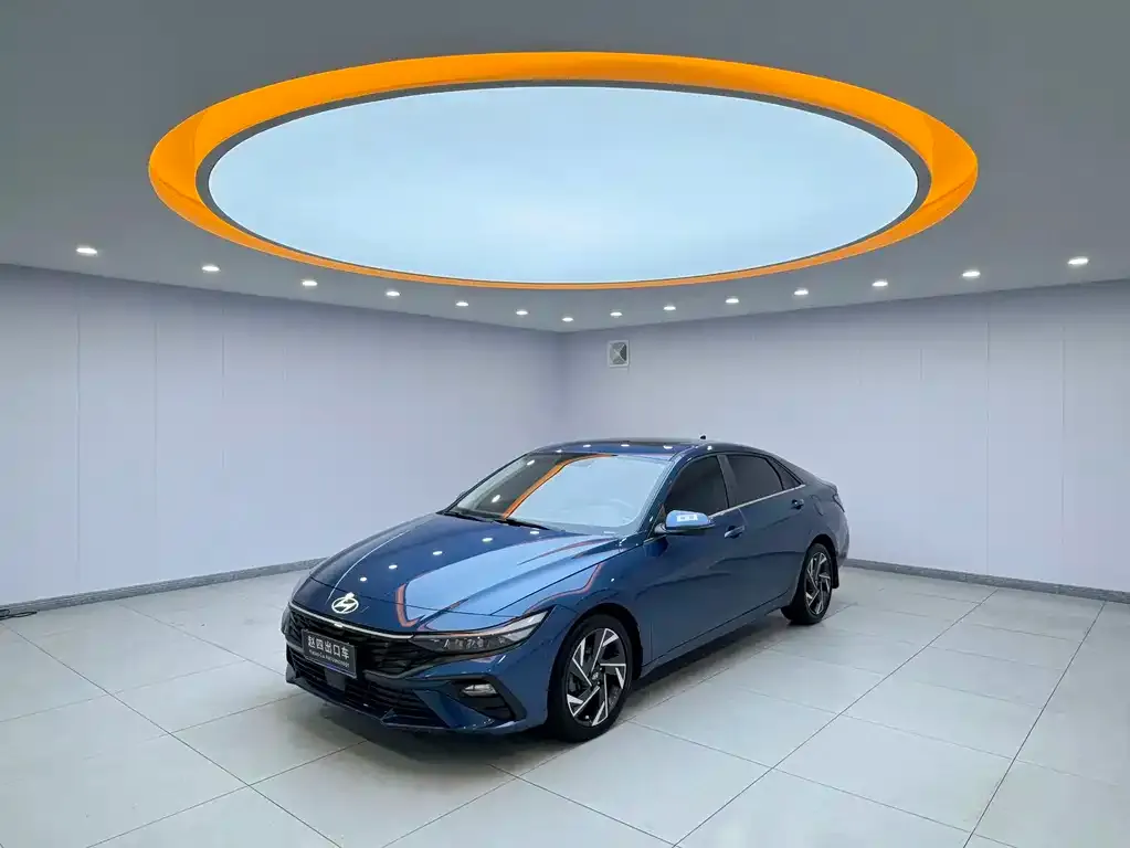 Hyundai Elantra — фото 1