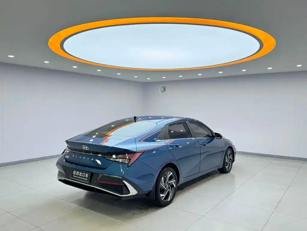 Hyundai Elantra — фото 5