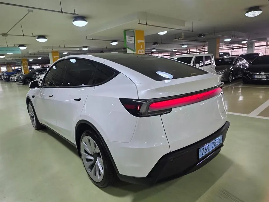 Tesla Model Y — фото 9