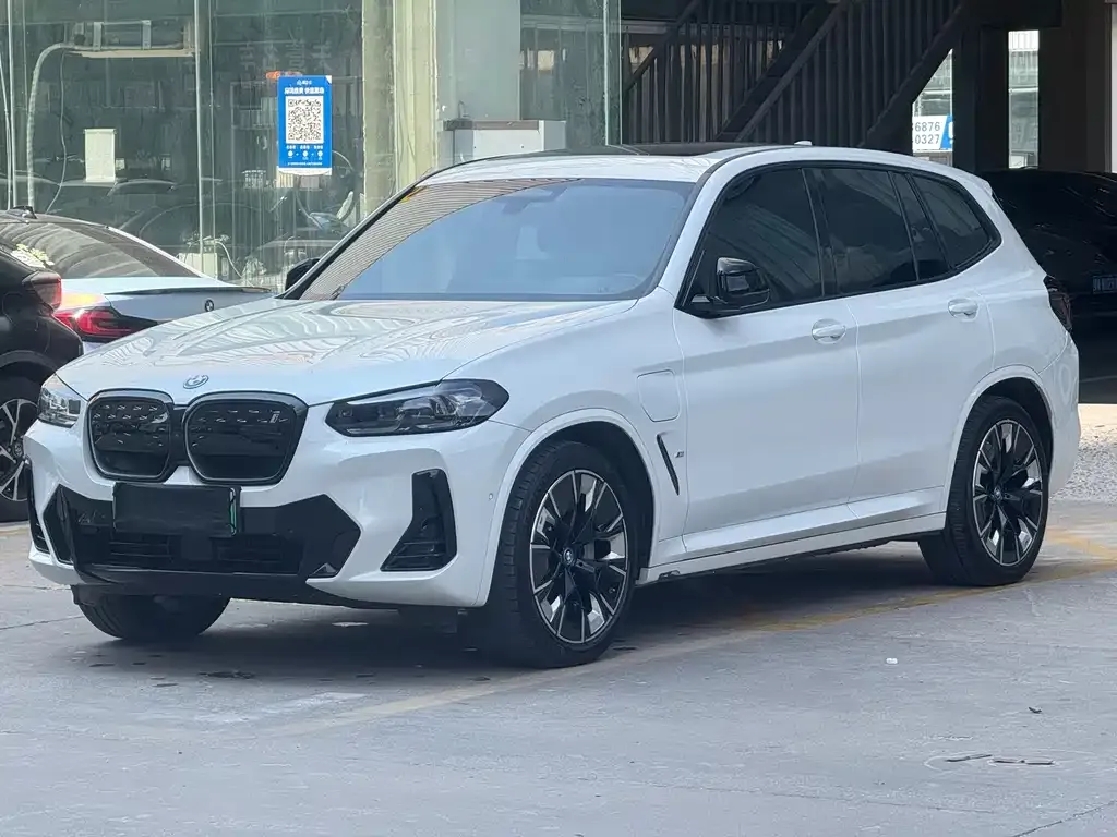 BMW iX3 — фото 1