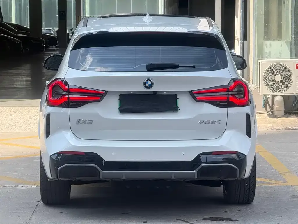 BMW iX3 — фото 2