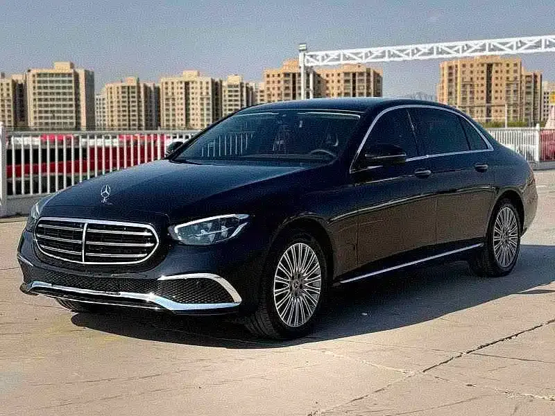 Mercedes-Benz E-Class — фото 1