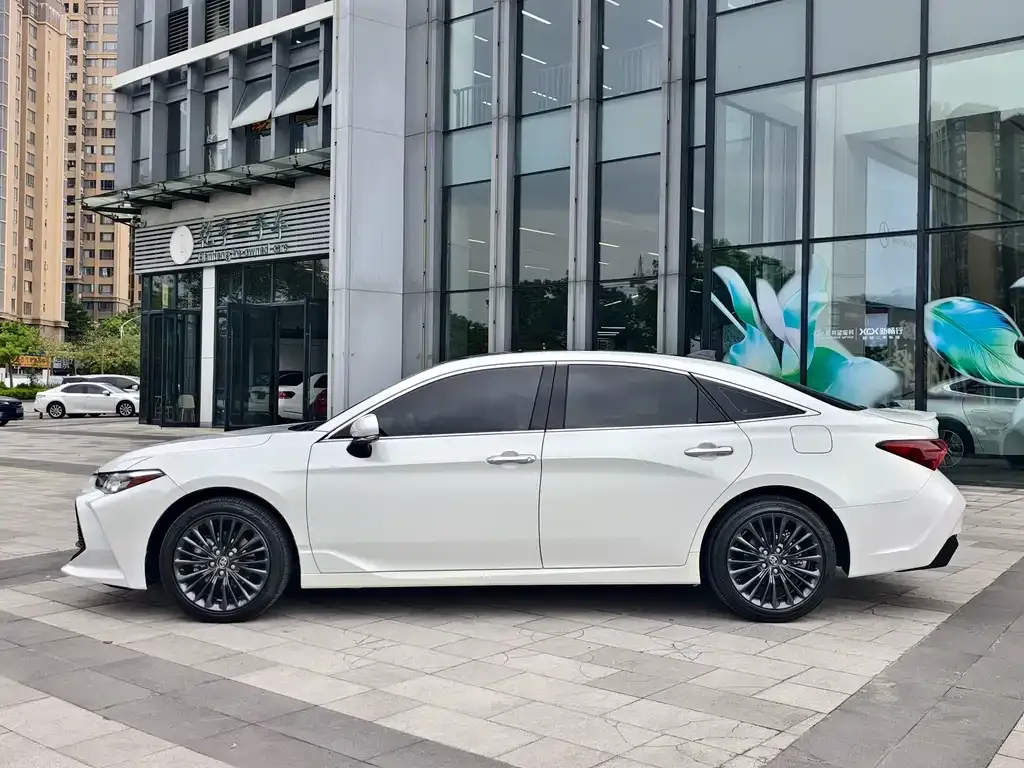 Toyota Avalon — фото 2