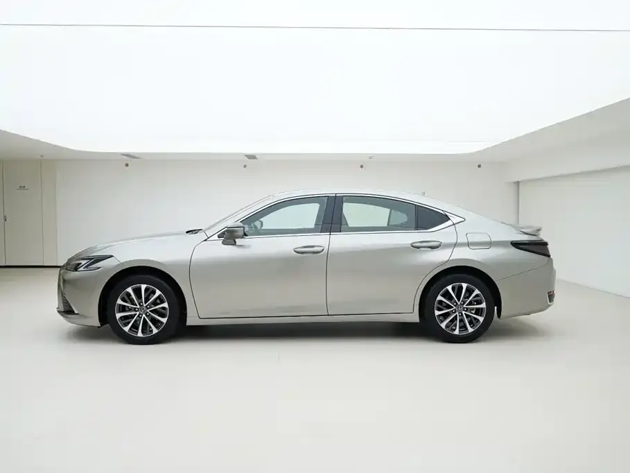 Lexus ES — фото 10