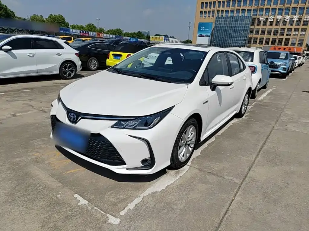 Toyota Corolla — фото 1