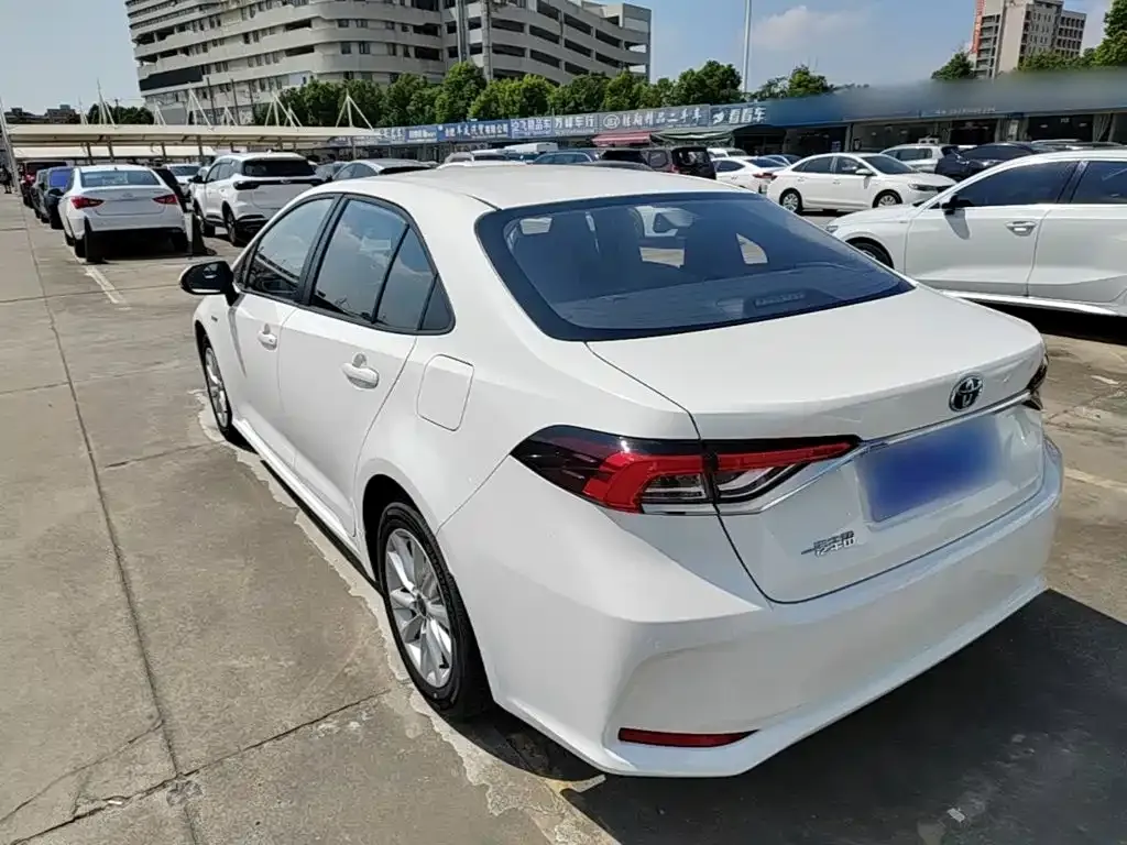 Toyota Corolla — фото 3