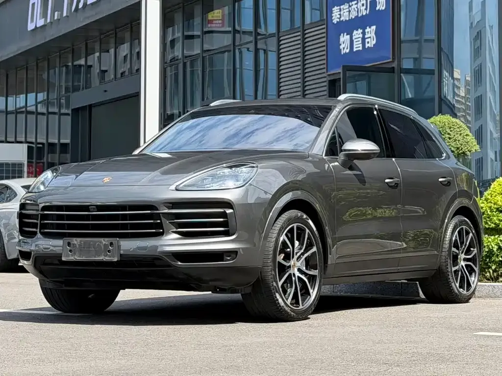 Porsche Cayenne — фото 1