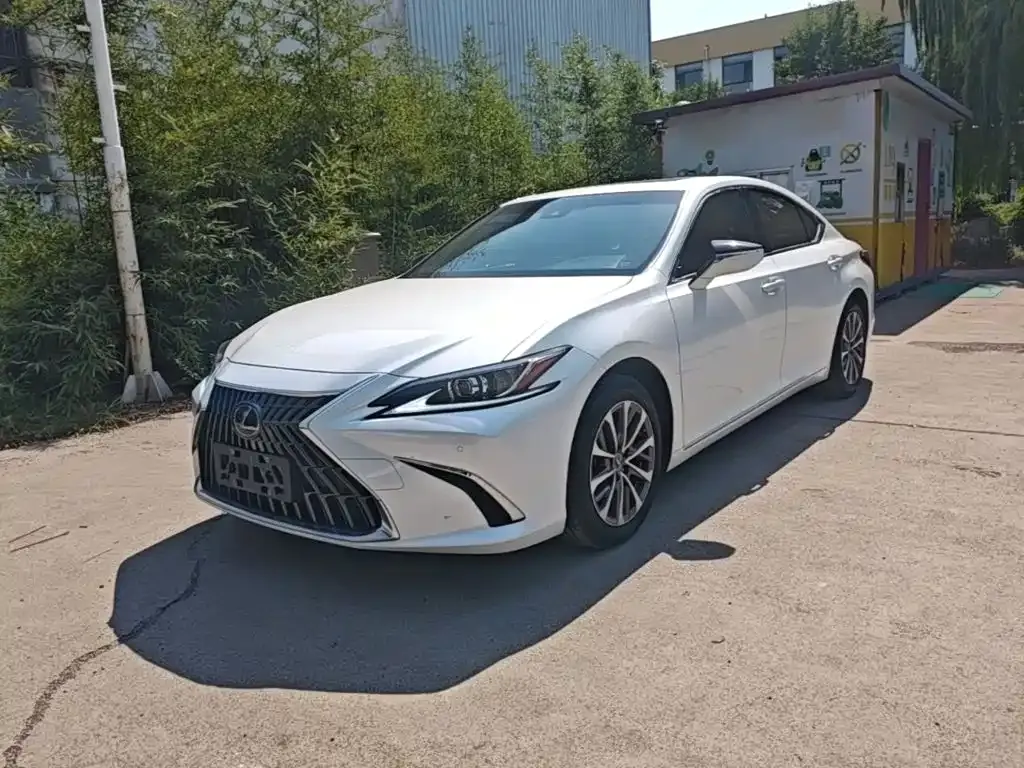 Lexus ES — фото 1