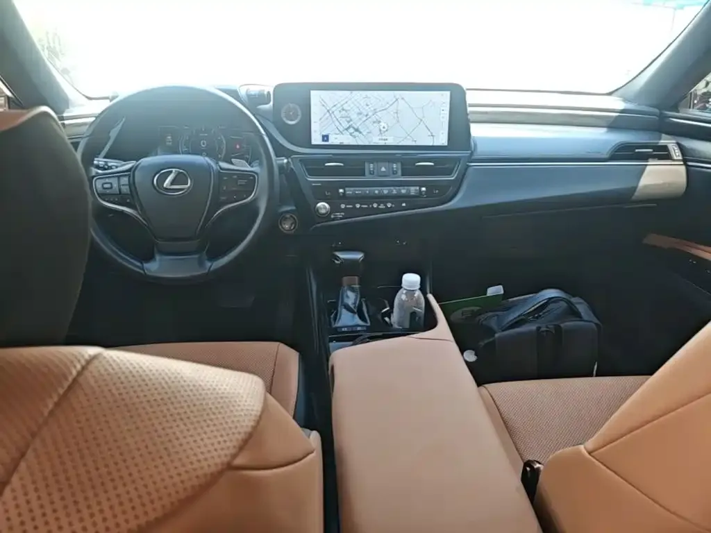 Lexus ES — фото 10