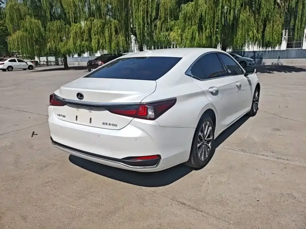 Lexus ES — фото 4