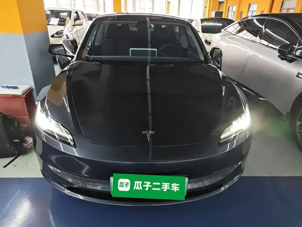 Tesla Model 3 — фото 2