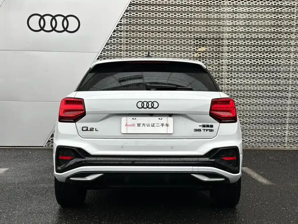 Audi Q2L — фото 8
