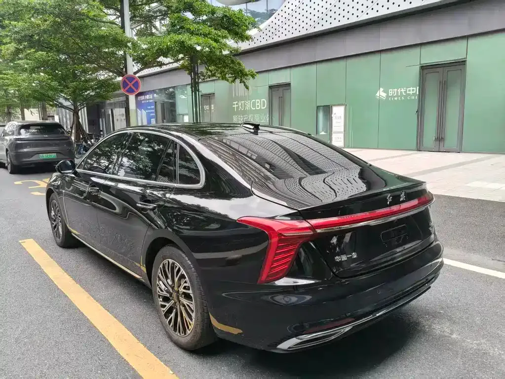 Hongqi H5 — фото 3