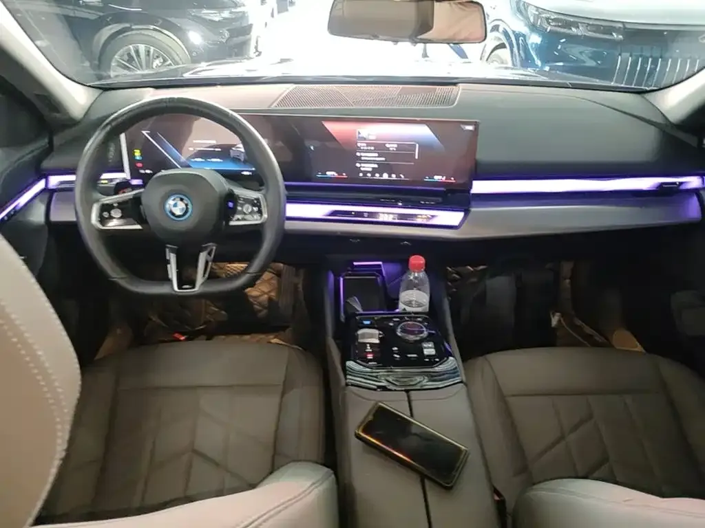 BMW i5 — фото 3