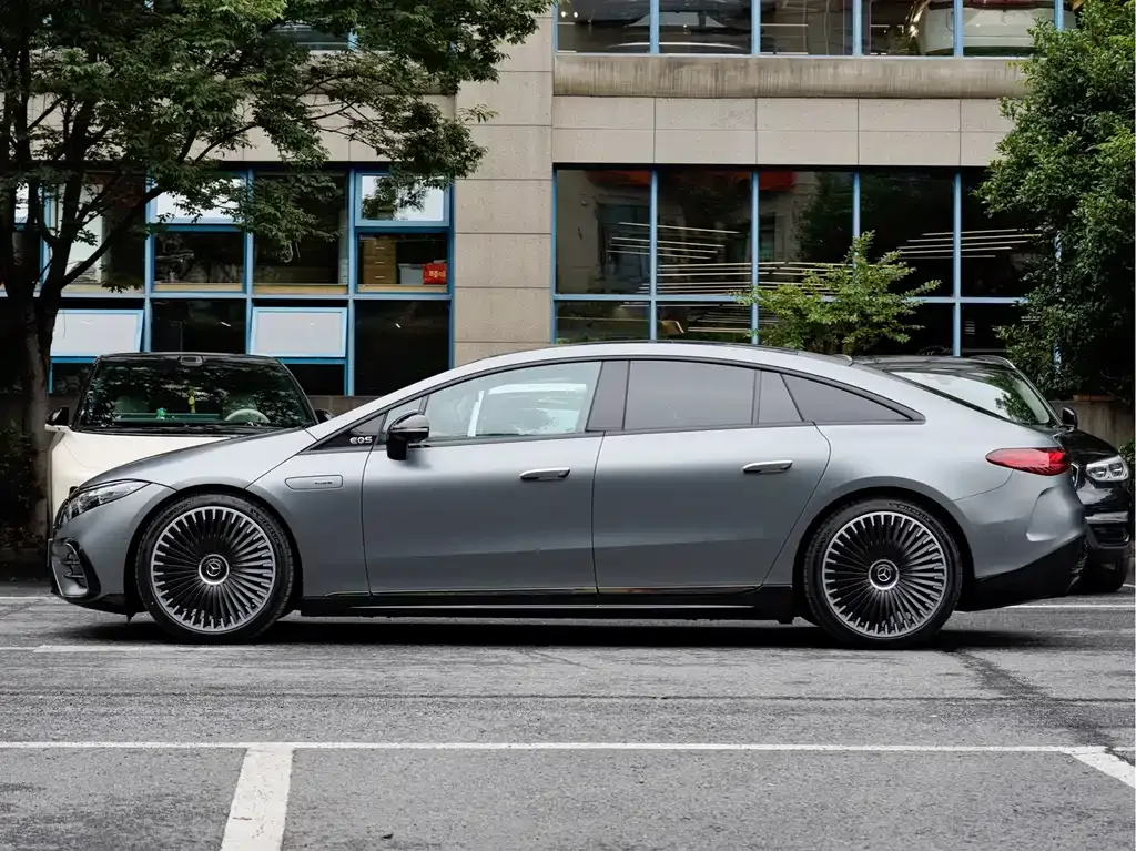 Mercedes-Benz EQS AMG — фото 6