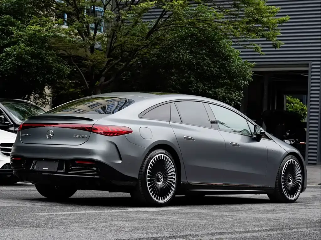 Mercedes-Benz EQS AMG — фото 10