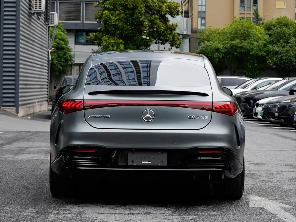 Mercedes-Benz EQS AMG — фото 9