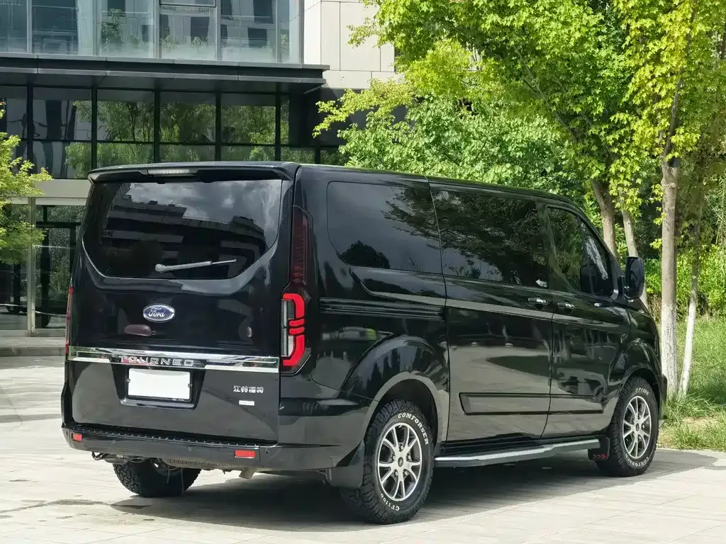 Ford Tourneo — фото 5