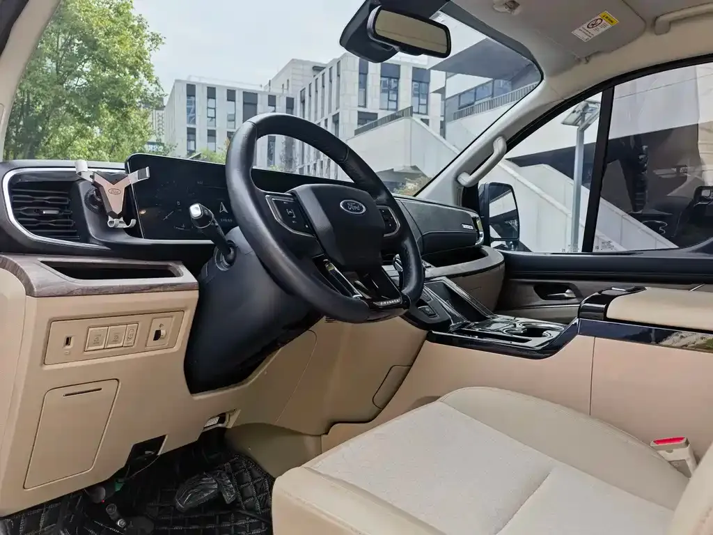 Ford Tourneo — фото 3