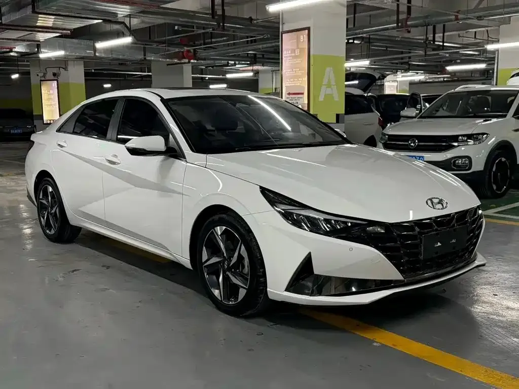 Hyundai Elantra — фото 7