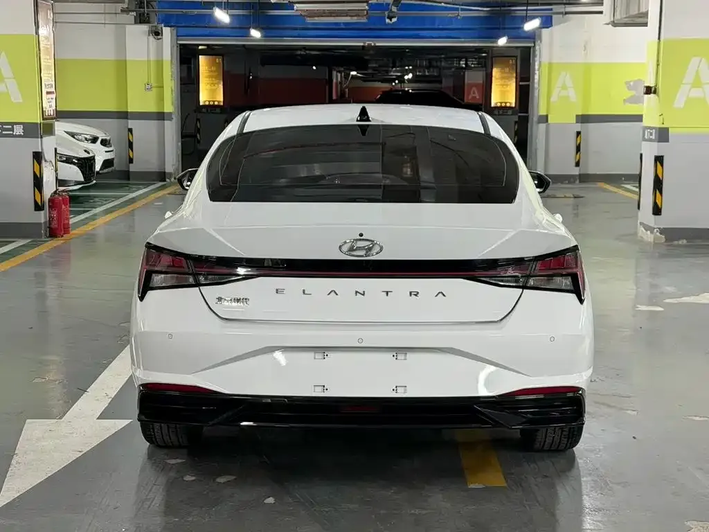 Hyundai Elantra — фото 6