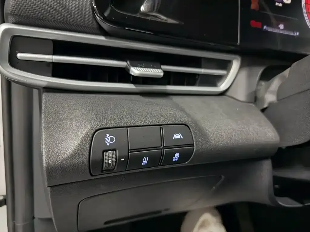 Hyundai Elantra — фото 3