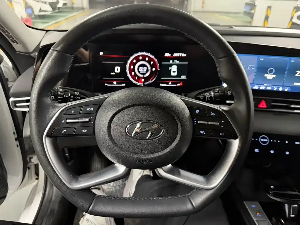 Hyundai Elantra — фото 4