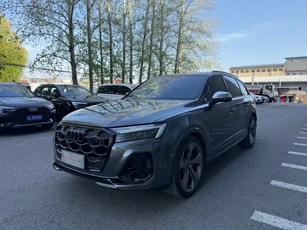 Audi SQ7 — фото 1