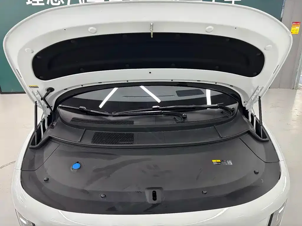 Li Auto Li i8 — фото 10