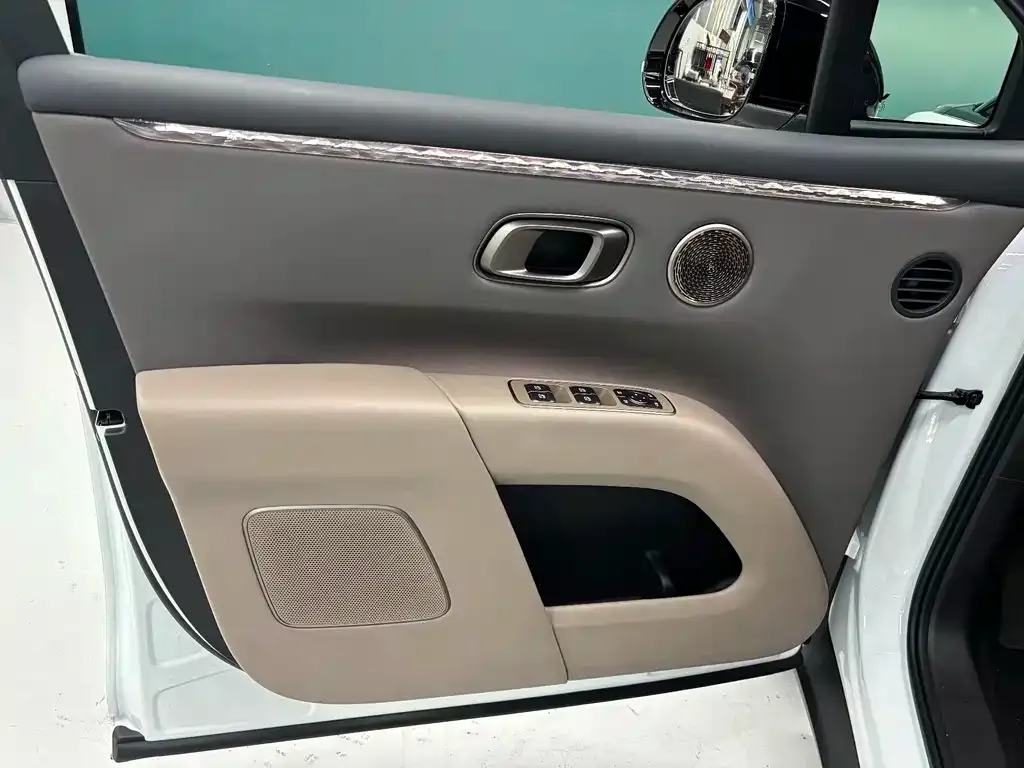 Li Auto Li i8 — фото 7