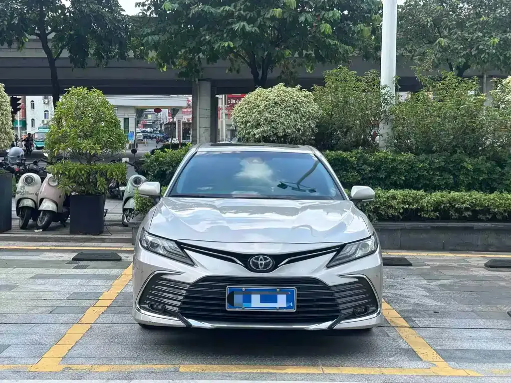 Toyota Camry — фото 8