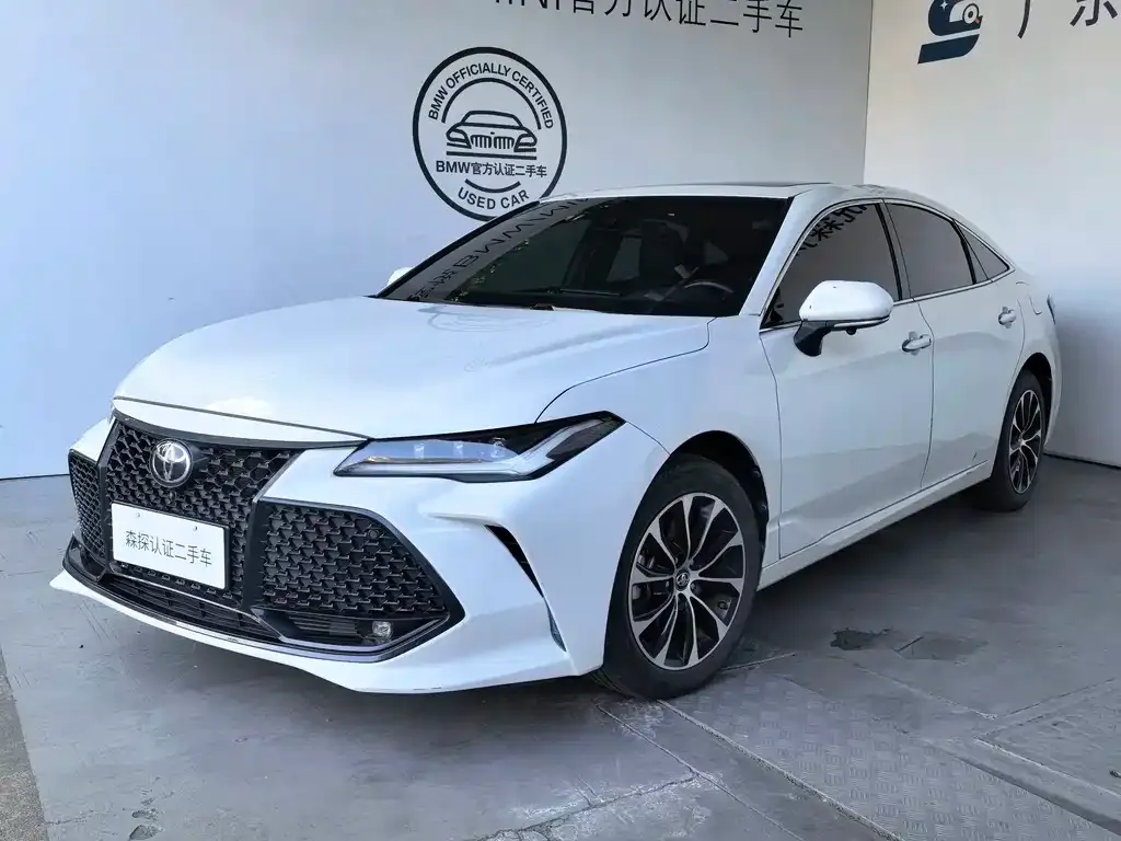 Toyota Avalon — фото 1