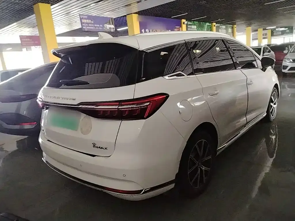 BYD MAX New Energy — фото 7