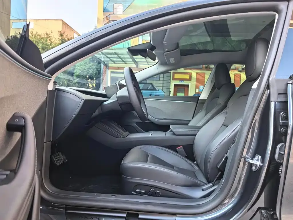 Tesla Model 3 — фото 3