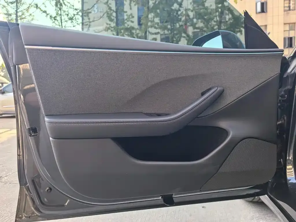 Tesla Model 3 — фото 10