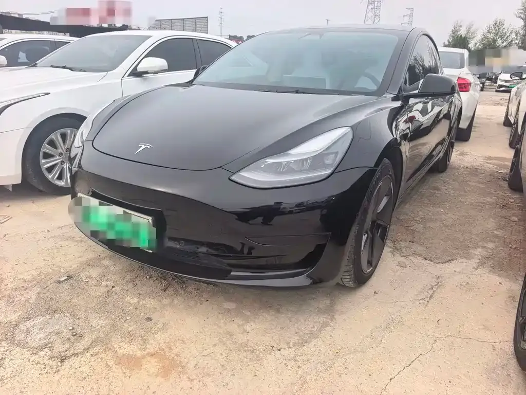Tesla Model 3 — фото 1
