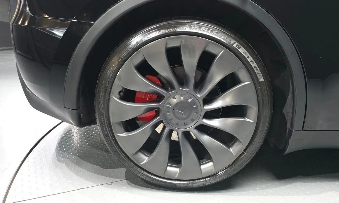 Tesla Model Y — фото 8