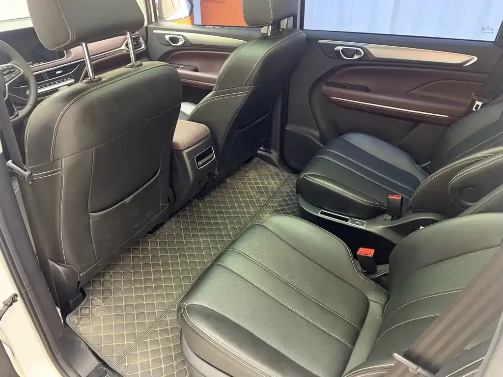 GAC Motor Trumpchi M6 — фото 10