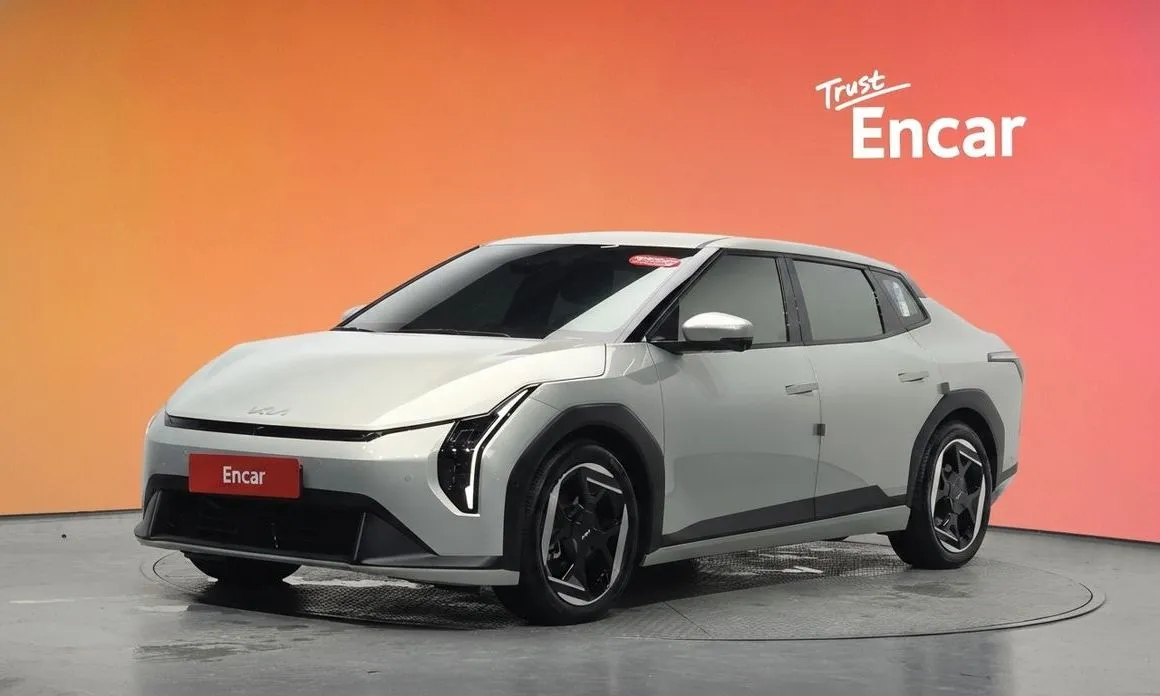 Kia EV4 — фото 1