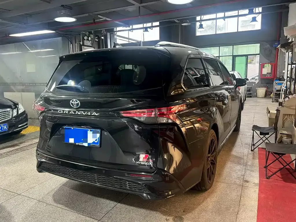 Toyota Granvia — фото 9