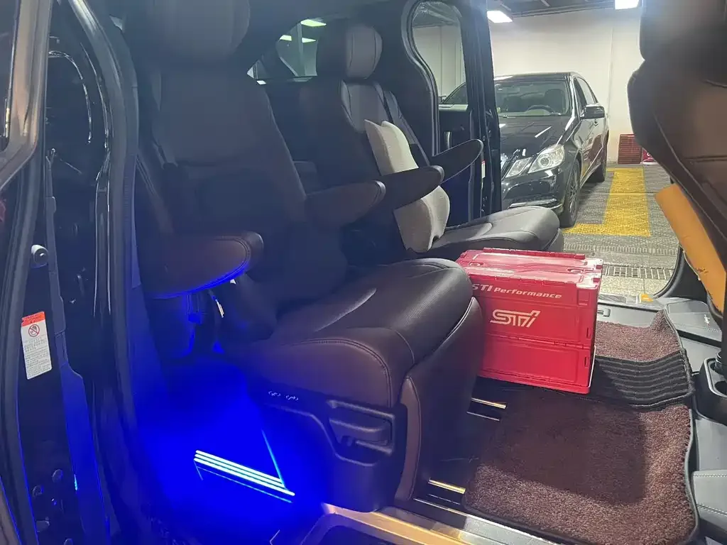 Toyota Granvia — фото 6