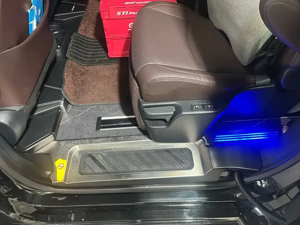 Toyota Granvia — фото 7
