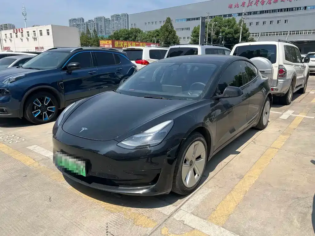 Tesla Model 3 — фото 1