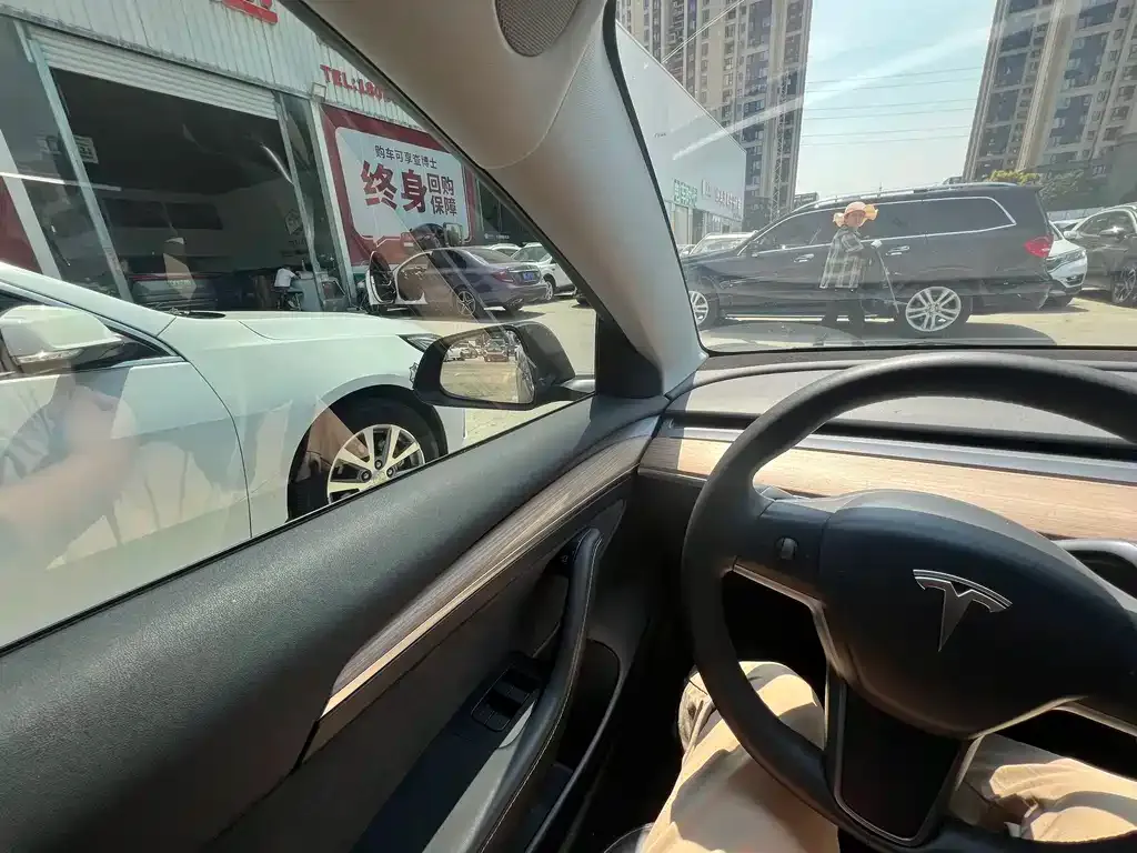 Tesla Model 3 — фото 4