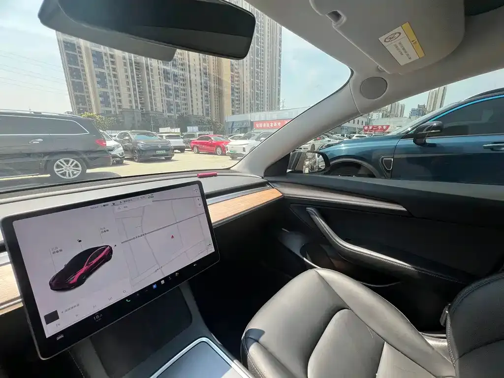Tesla Model 3 — фото 2