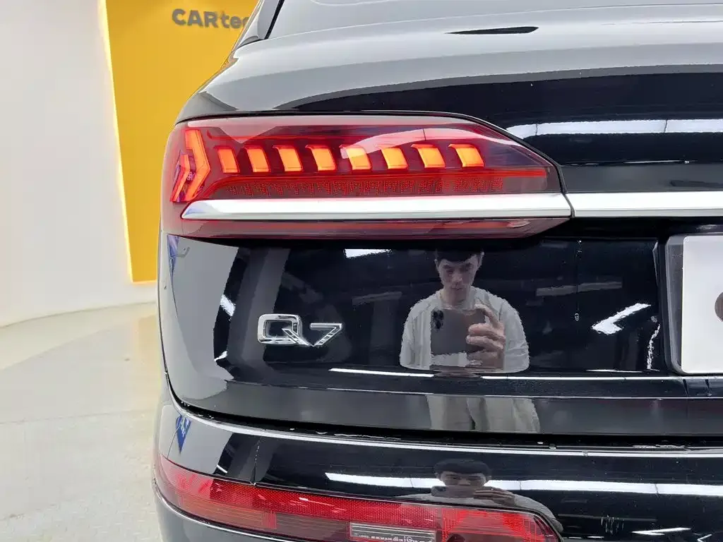 Audi Q7 — фото 10