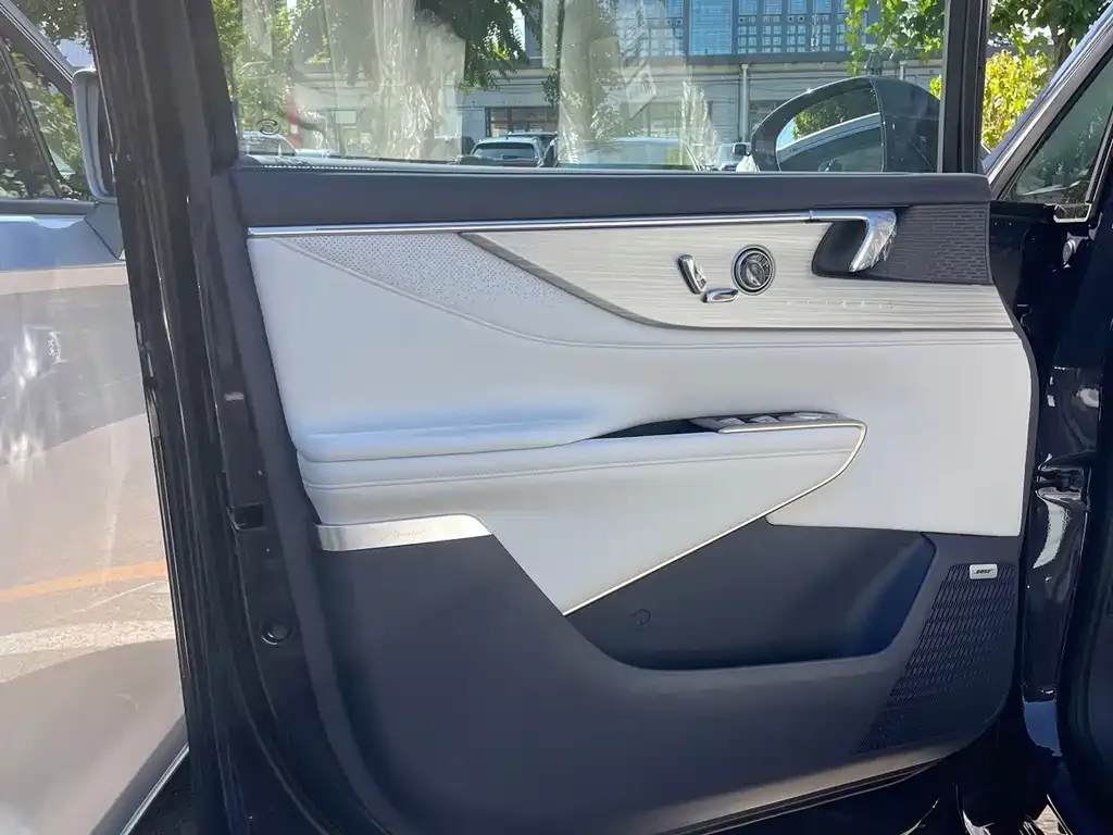 Buick GL8 Hybrid — фото 2